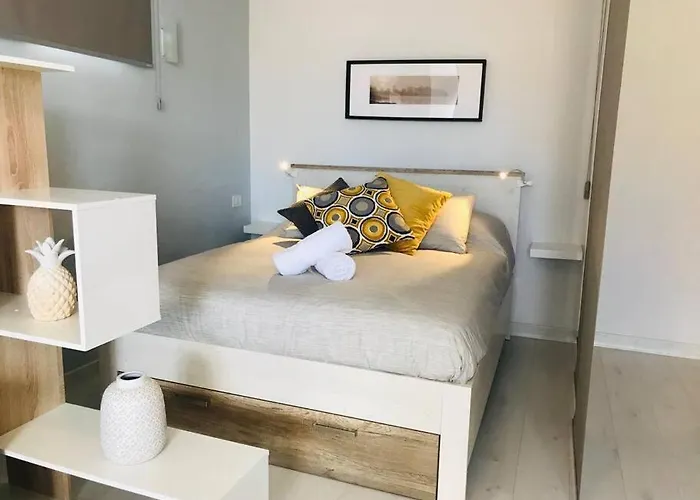 Estudio Con Amplia Terraza En דירה *