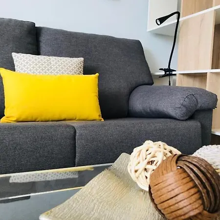 Estudio Con Amplia Terraza En Apartamento *