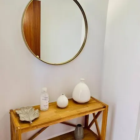 Estudio Con Amplia Terraza En Apartamento *