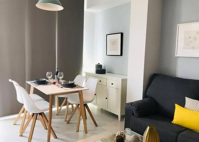Estudio Con Amplia Terraza En דירה